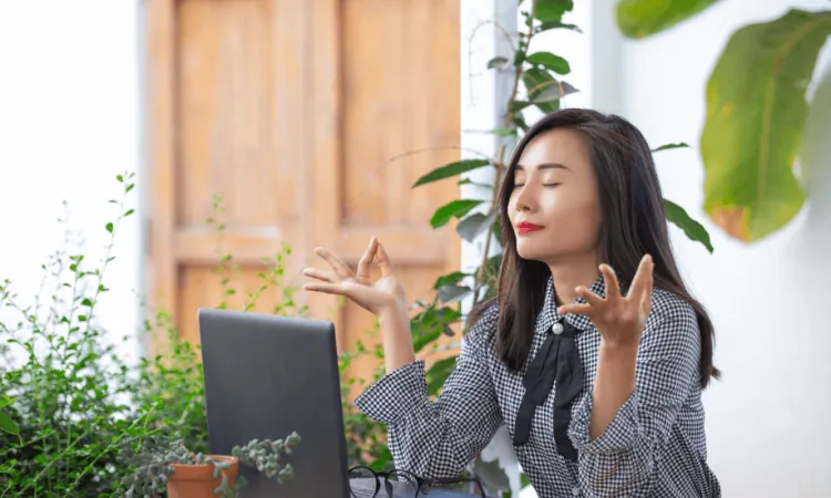 Menjaga Kesehatan Mental di Tempat Kerja